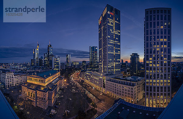 Deutschland  Hessen  Frankfurt  Finanzviertel am Abend