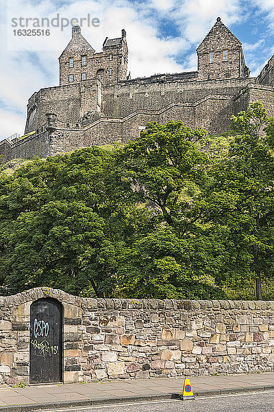 UK  Edinburgh  Blick auf Edinburgh Castle