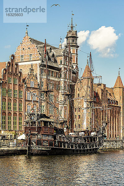 Polen  Danzig  Altstadt  Piratenschiff auf dem Fluss Motlawa