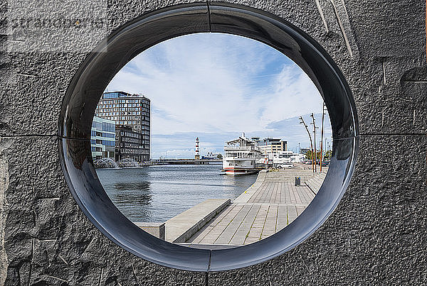 Schweden  Kunstinstallation im Hafen von Malmoe