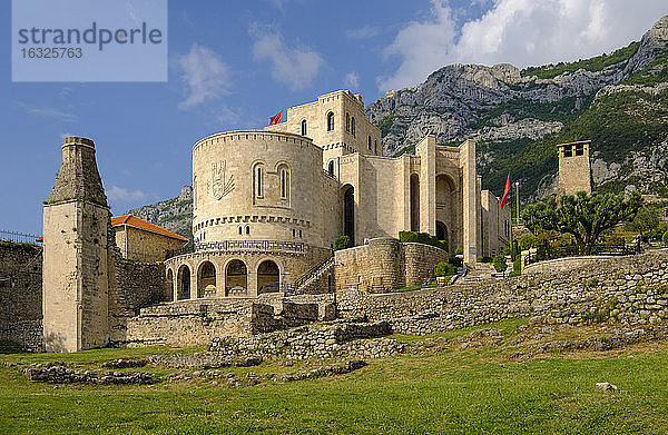 Albanien  Kruje  Skanderbeg-Museum in der Festung