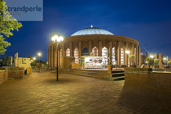 Deutschland  Düsseldorf  Konzertsaal bei Nacht