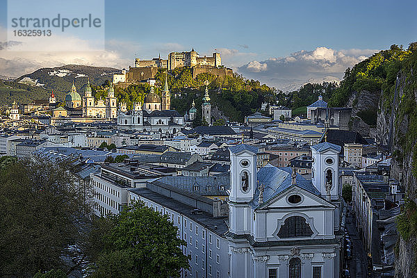 Österreich  Salzburg  Altstadt und Burg Hohensalzburg