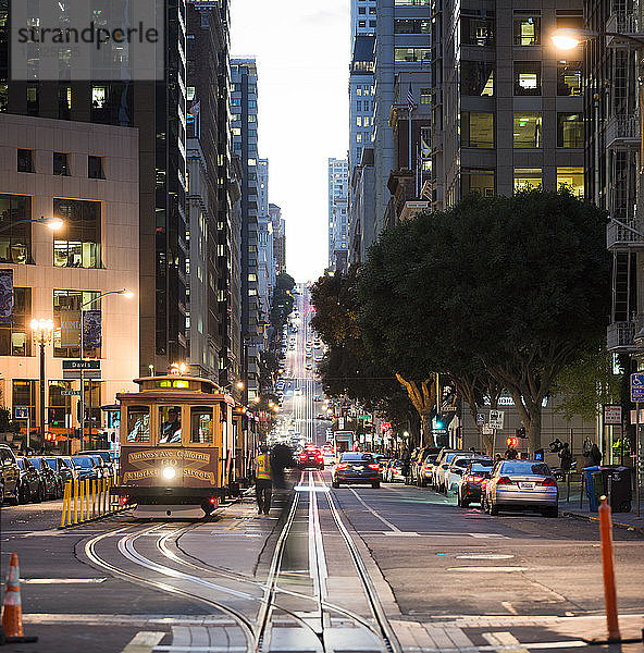 USA  Kalifornien  San Francisco  Kalifornien Straße bei Nacht