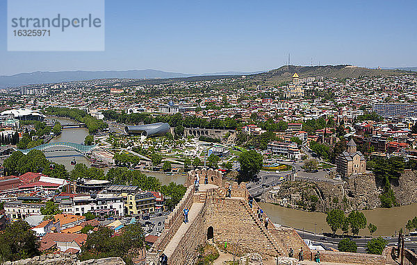 Georgien  Tiflis  Blick von der Festung Narikala über den Fluss Kura