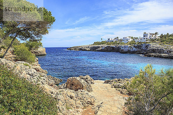 Spanien  Mallorca  Blick auf Cala Esmeralda  Bucht von Cala D'or
