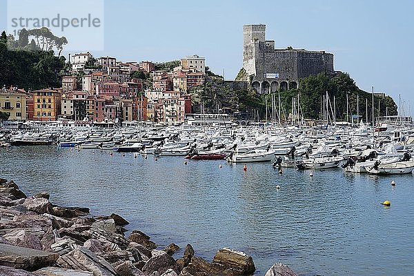 Lerici am Golf von La Spezia  Ligurien  Italie  Lerici  Liguria  Italien  Europa