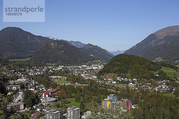 Blick von der Burgruine Wildenstein auf Bad Ischl  Salzkammergut  Oberösterreich  Österreich  Europa