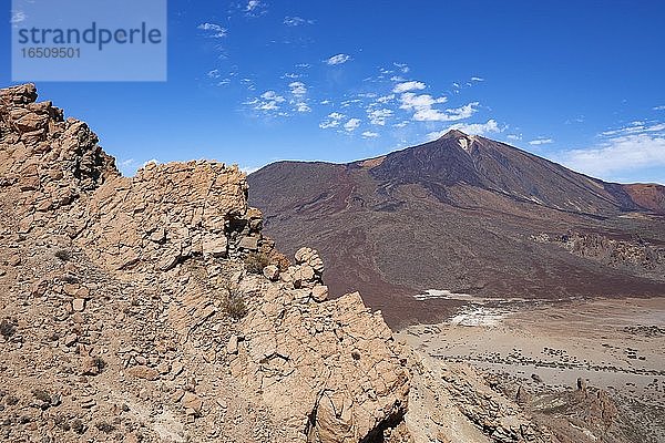 Blick vom Sombrero de Chasna auf die Canadas mit dem Teide  Teide Nationalpark  Teneriffa  Kanarische Inseln  Spanien  Europa