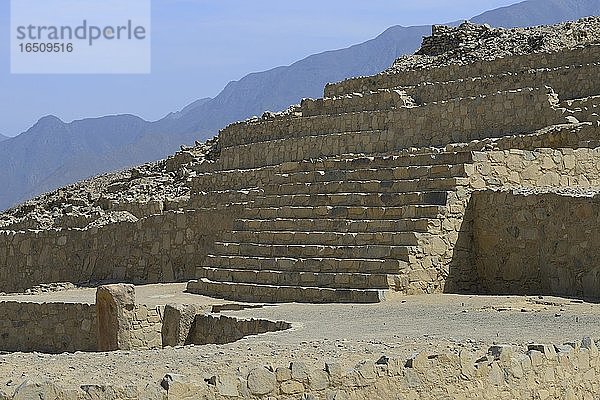 Ruinen von Caral  älteste Stadt Amerikas  Unesco Weltkulturerbe  Tal des Rio Supe  Peru  Südamerika