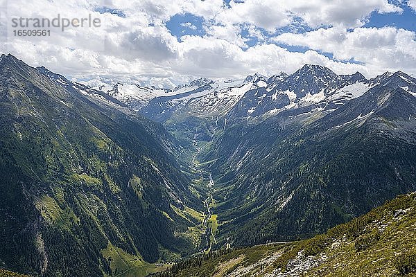 Zemmgrund  Bergtal  Zillertaler Alpen  Zillertal  Tirol  Österreich  Europa