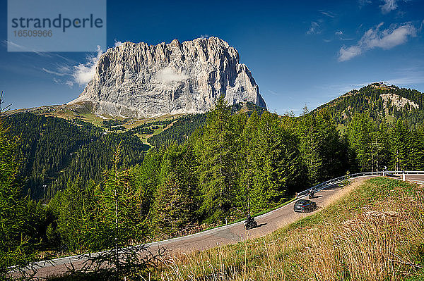 Grödner Joch und Langkofel  Dolomiten  Südtirol  Italien  Europa