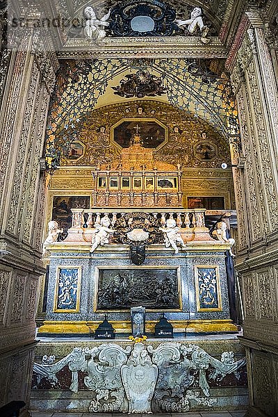 Grabmal des Heiligen Franz-Xaver  Basilika Bom Jesus  UNESCO-Weltkulturerbe in Old Goa  Goa  Indien