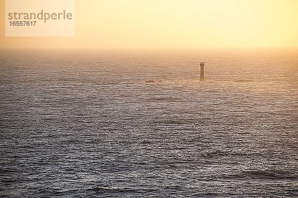 Leuchtturm auf Guernsey bei Sonnenuntergang  Kanalinseln  Vereinigtes Königreich
