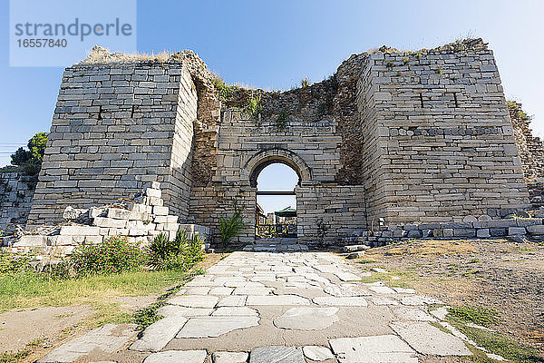 Selcuk  Provinz Izmir  Türkei. Byzantinisches Tor aus dem 6. Jahrhundert am Fuße des Ayosoluk-Hügels  das als Verfolgungstor bekannt ist und zur Kirche des Heiligen Johannes führt