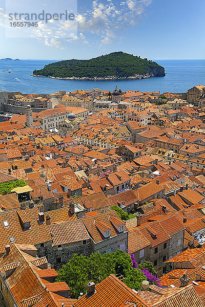 Dubrovnik  Gespanschaft Dubrovnik-Neretva  Kroatien. Blick über die Dächer der Altstadt vom Minceta-Turm. Die Altstadt von Dubrovnik gehört zum UNESCO-Weltkulturerbe.