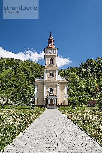 Kirche im Dorf Romuli  Siebenbürgen  Rumänien
