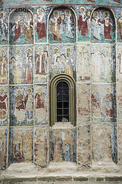 Wandmalereien im Kloster Sucevita  einer gotischen Kirche  die in die UNESCO-Liste der bemalten Kirchen der nördlichen Moldau aufgenommen wurde  Bukowina  Rumänien