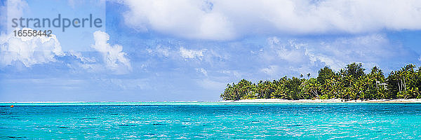 Rarotonga und das strahlend blaue Wasser der Muri Lagoon  Rarotonga  Cook Inseln