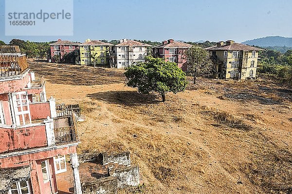Verlassener Hotelkomplex in Agonda  Goa  Indien