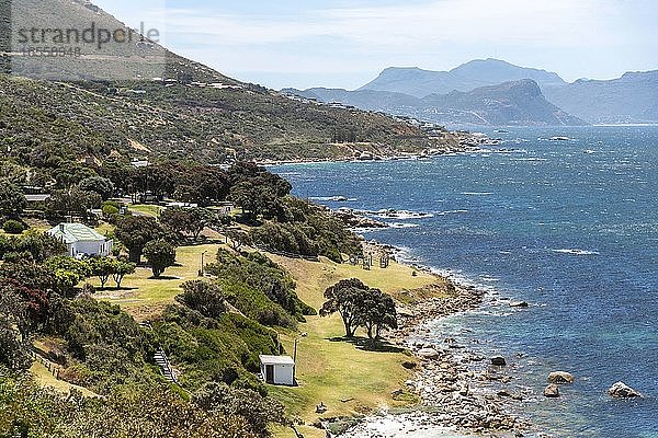 Kaphalbinsel  Westkap  Südafrika. Dez 2019. Überblick über einen Strand und die Küstenlinie am Millers Point auf der Kaphalbinsel  Südafrika.