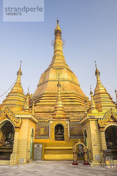 Sule Paya (Sule-Pagode)  ein buddhistischer Tempel in Yangon (Rangun)  Myanmar (Burma)