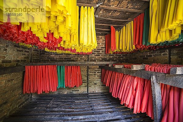 Herstellung von Gummibändern auf der Insel Bilugyun (auch bekannt als Bilu Kyun oder Oger-Insel)  Mawlamyine  Mon-Staat  Myanmar (Birma)