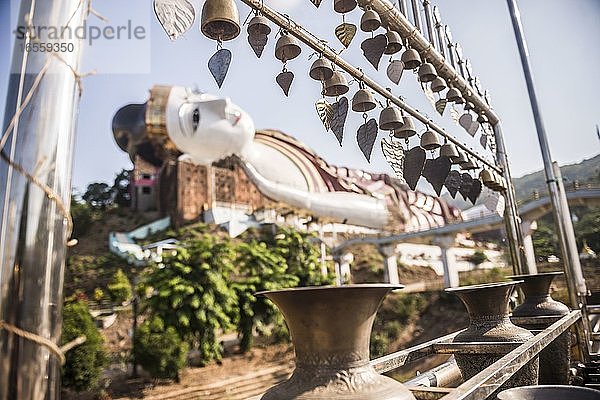 Win Sein Taw Ya 180m Reclining Buddha  das größte Buddha-Bild der Welt  Mudon  Mawlamyine  Mon State  Myanmar (Burma)