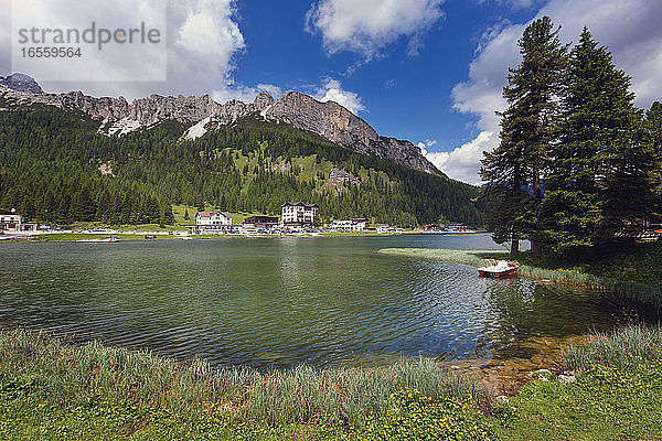 Misurina-See in den Dolomiten  Provinz Belluno  Venetien  Italien