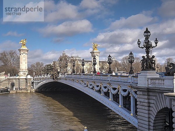 Pont Alexandre III Brücke über die Seine  Paris  Frankreich  Europa