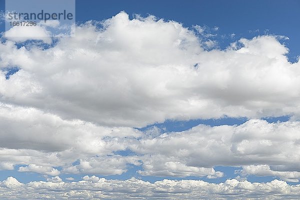 Wolkenformationen über den Firth of Thames  Ozeanien  Waikato  Nordinsel  Neuseeland  Ozeanien