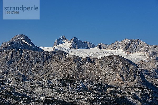 Blick zum Hallstätter Gletscher und Hohen Dachstein  Dachsteinmassiv  Krippenstein  Obertraun  Salzkammergut  Oberösterreich  Österreich  Europa