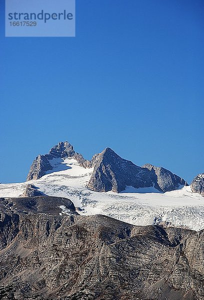 Blick zum Hallstätter Gletscher und Hohen Dachstein  Dachsteinmassiv  Krippenstein  Obertraun  Salzkammergut  Oberösterreich  Österreich  Europa