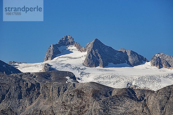 Blick zum Hallstätter Gletscher und Hohen Dachstein  Dachsteinmassiv  Krippenstein  Obertraun  Salzkammergut  Oberösterreich  Österreich  Europa