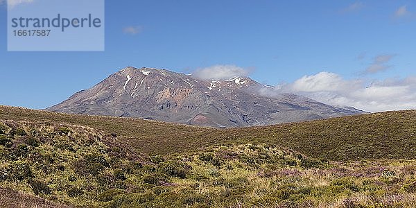 Mount Ngauruhoe  Ozeanien  Tongariro Alpine Crossing  Tongariro-Nationalpark  UNESCO Weltnaturerbe  Nordinsel  Neuseeland  Ozeanien