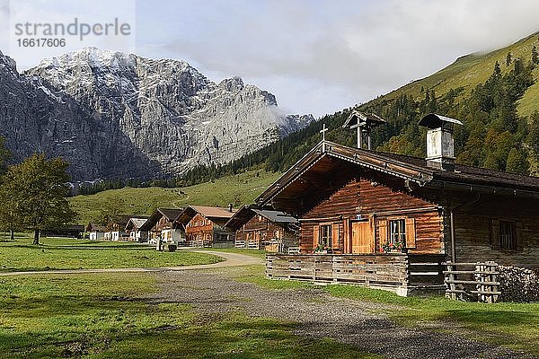 Engalm vor Grubenkarspitze  Eng  Karwendel  Tirol  Österreich  Europa