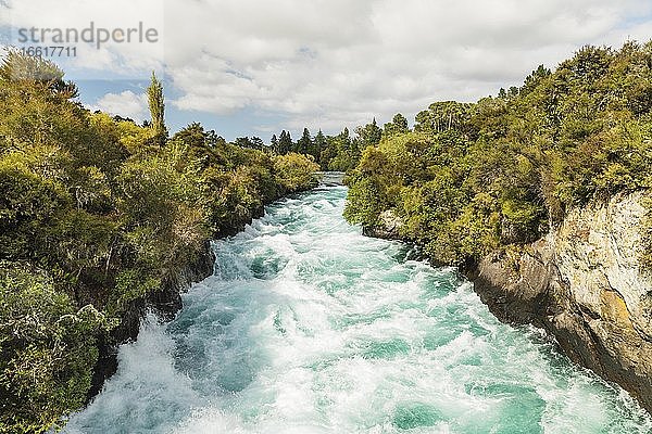 Huka Falls Wasserfall  Waikato River  Taupo District  Nordinsel  Neuseeland  Ozeanien