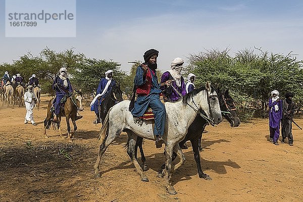 Fula Männer reiten auf Pferden  Gerewol Festival  Niger  Afrika