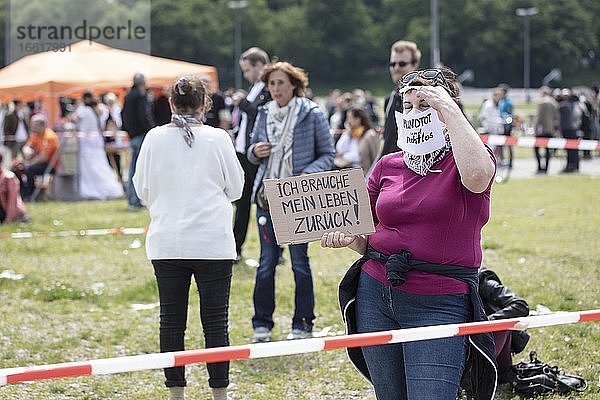 Demonstration gegen Corona-Maßnahmen am 16. Mai 2020 auf der Theresienwiese  München  Bayern  Deutschland  Europa