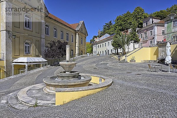 Bunte alte Gebäude  altes Stadtzentrum  Caldas da Rainha  Estremadura  Portugal  Europa