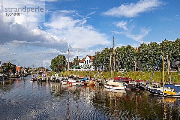 Museumshafen  Carolinensiel  Wittmund  Ostfriesland  Niedersachsen  Deutschland  Europa