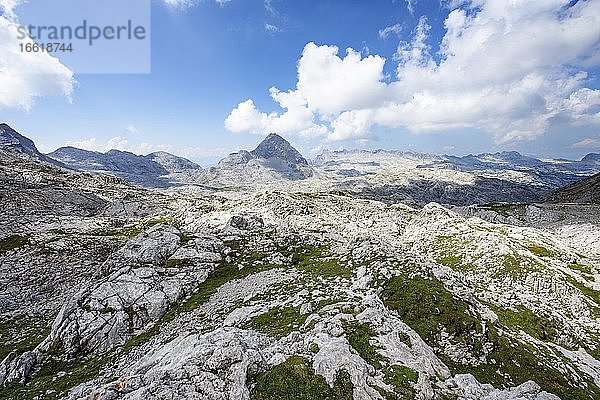 Landschaft aus ausgewaschenen Karststeinfelsen  Funtenseetauern  Steinernes Meer  Nationalpark Berchtesgaden  Berchtesgadener Land  Oberbayern  Bayern  Deutschland  Europa