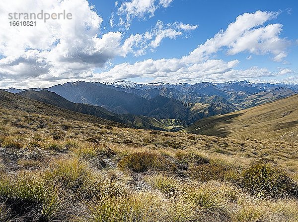 Wanderweg zum Ben Lomond  Ausblick auf Berge  Südalpen  Otago  Südinsel  Neuseeland  Ozeanien