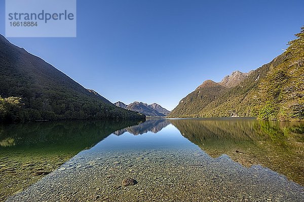 Lake Gunn  Spiegelung im See  Fiordland National Park  Southland  Neuseeland  Ozeanien