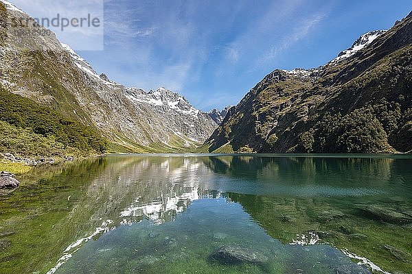 Spiegelung im Lake Marian  Fiordland Nationalpark  Te Anau  Southland  Südinsel  Neuseeland  Ozeanien