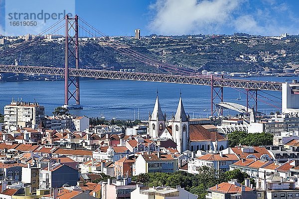 Panorama  Lissabon und Brücke des 25. April  Portugal  Europa