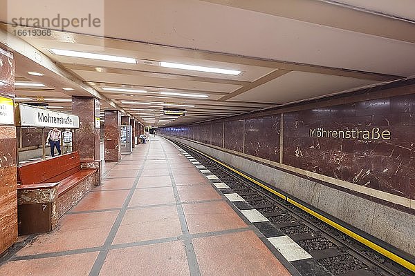 Mohrenstraße Berlin U-Bahn Metro U-Bahnhof Tunnel Haltestelle Station U Bahn  Berlin  Deutschland  Europa