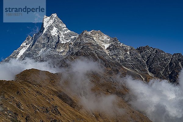 Machapuchare  Himalaya  Fischschwanz  6997m  heiliger Berg  Mardi Himal  Annapurna Region  Nepal  Asien