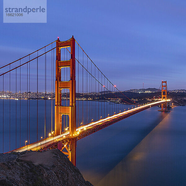 Langzeitbelichtung der Golden Gate Bridge in San Francisco  Kalifornien  USA
