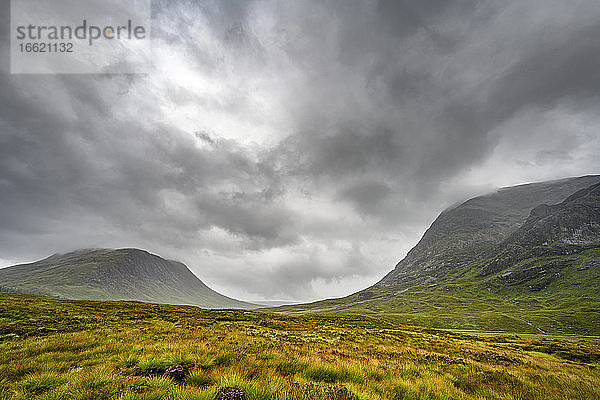 Graue Wolken über Glen Coe